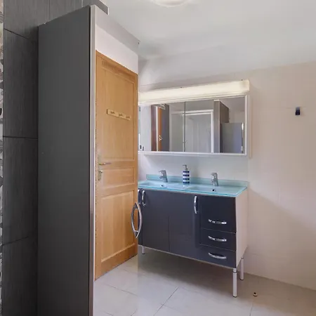Дом отдыха Maison 6 Personnes-piscine Кань-сюр-Мер