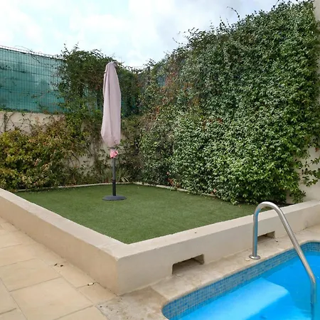 Petit Coin De Paradis Avec Piscine